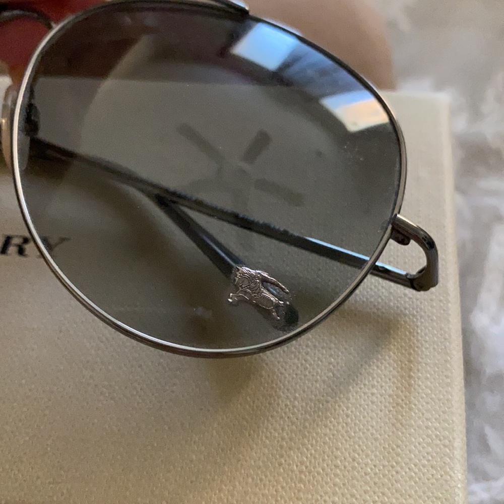 Slightly used Burberry Pilot Sunglasses. - Picture 3 of 4